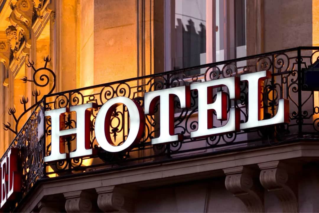 Za co hotel dostaje gwiazdki? Odkryj kryteria i standardy oceny