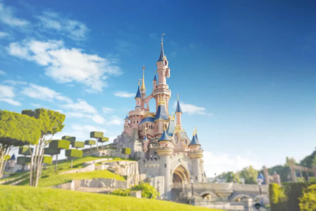 W jakim kraju jest Disneyland? Odkryj tajemnice parku w Europie